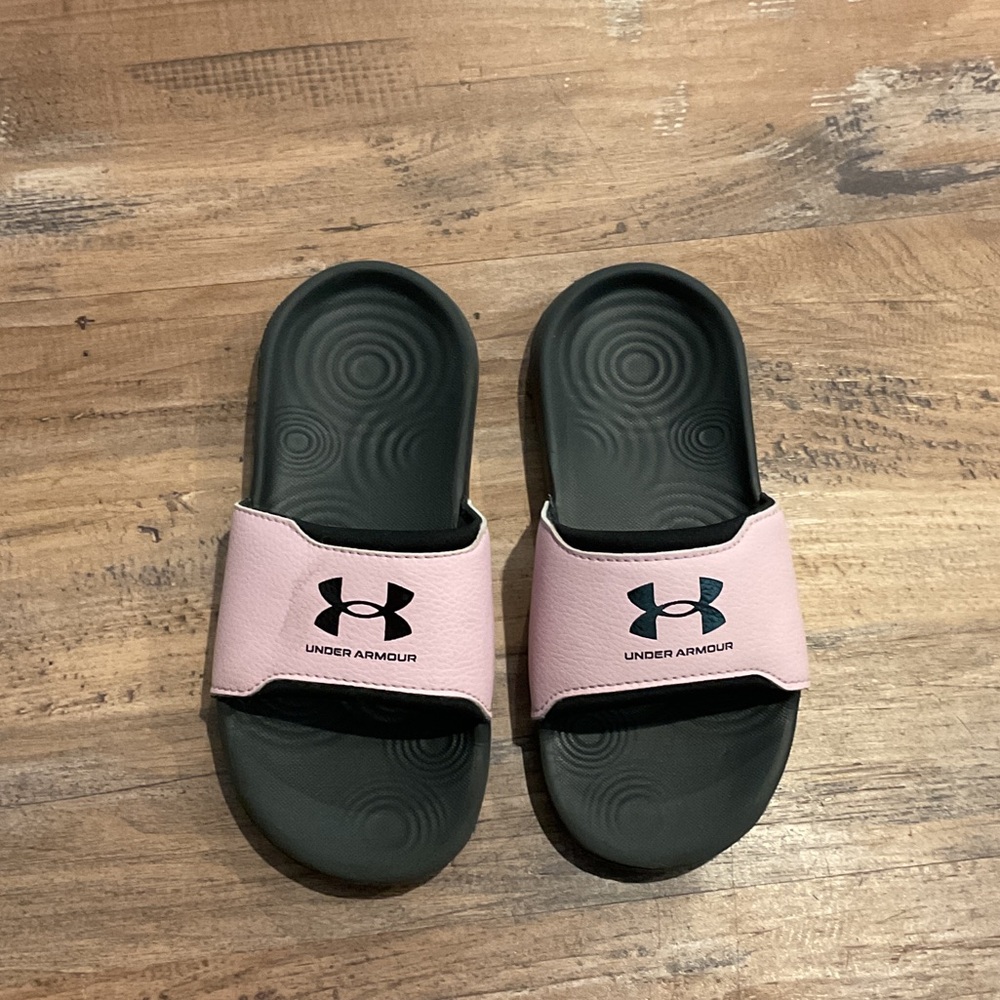 Girls Under Armour slides
